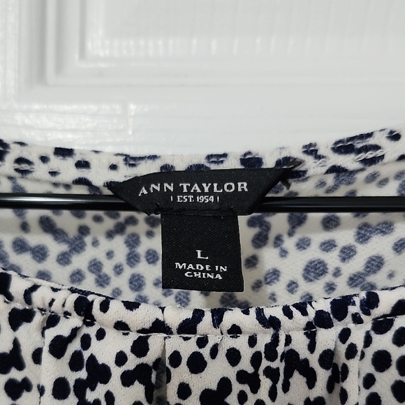 Ann Taylor Black and White 3/4 Sleeve Scoop Neck Top - Picture 2 of 6